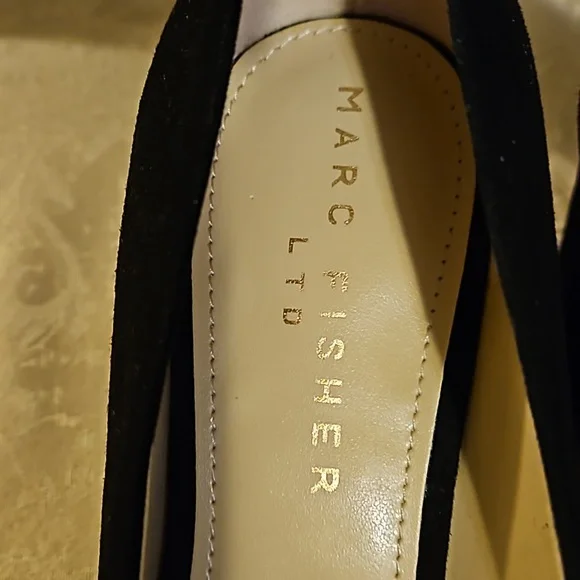 MARC FISHER SUEDE PUMP - Picture 3 of 6